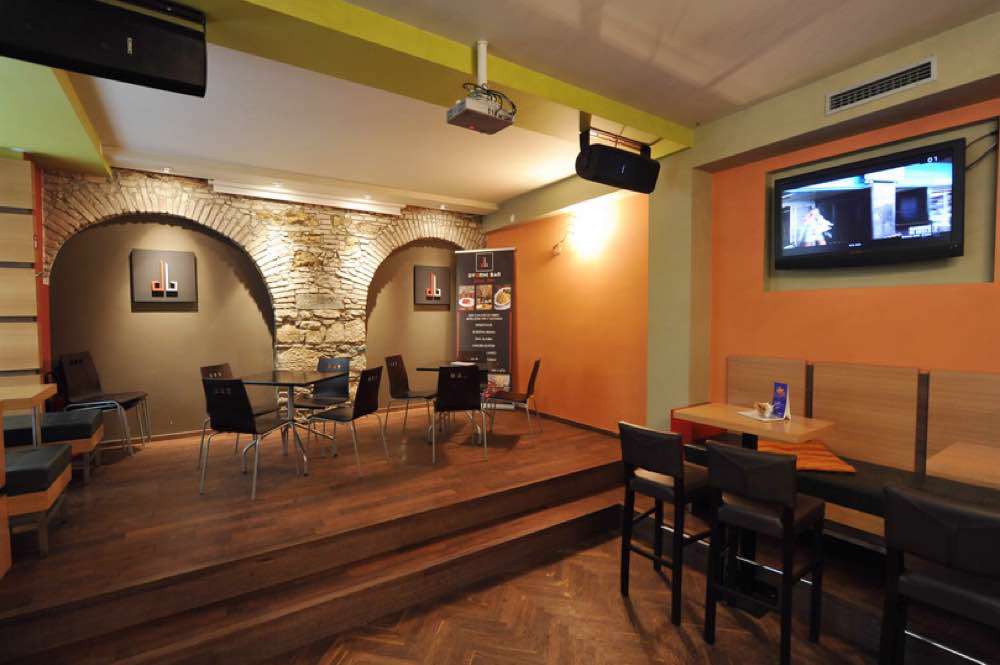 Ljubljana, Dvorni Bar