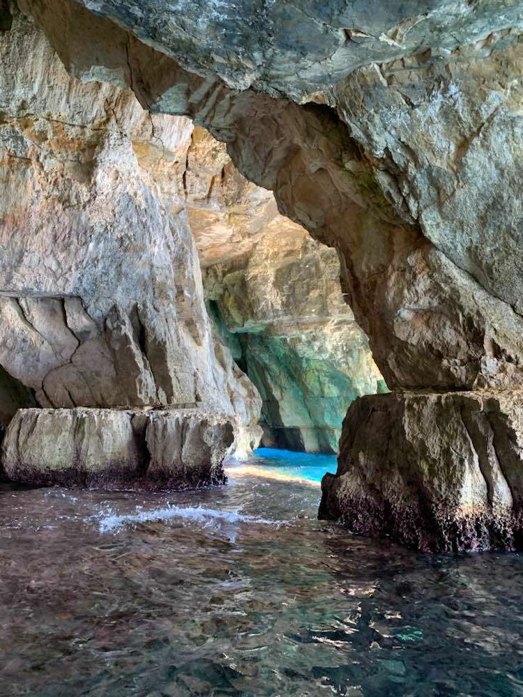 Blue Grotto 🛶, Blue Grotto (Taħt il-Ħnejja)