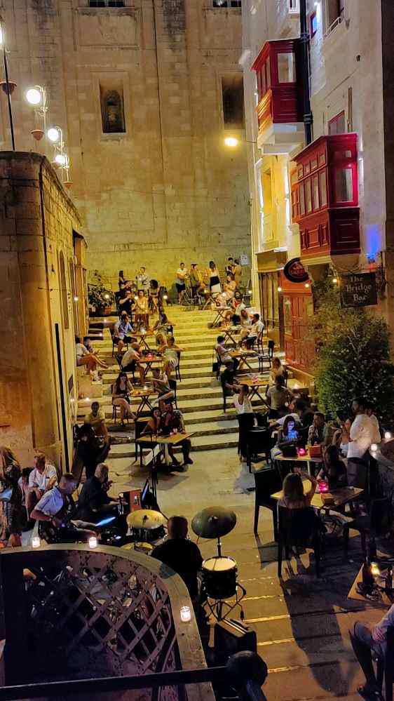 Valletta, Bridge Bar