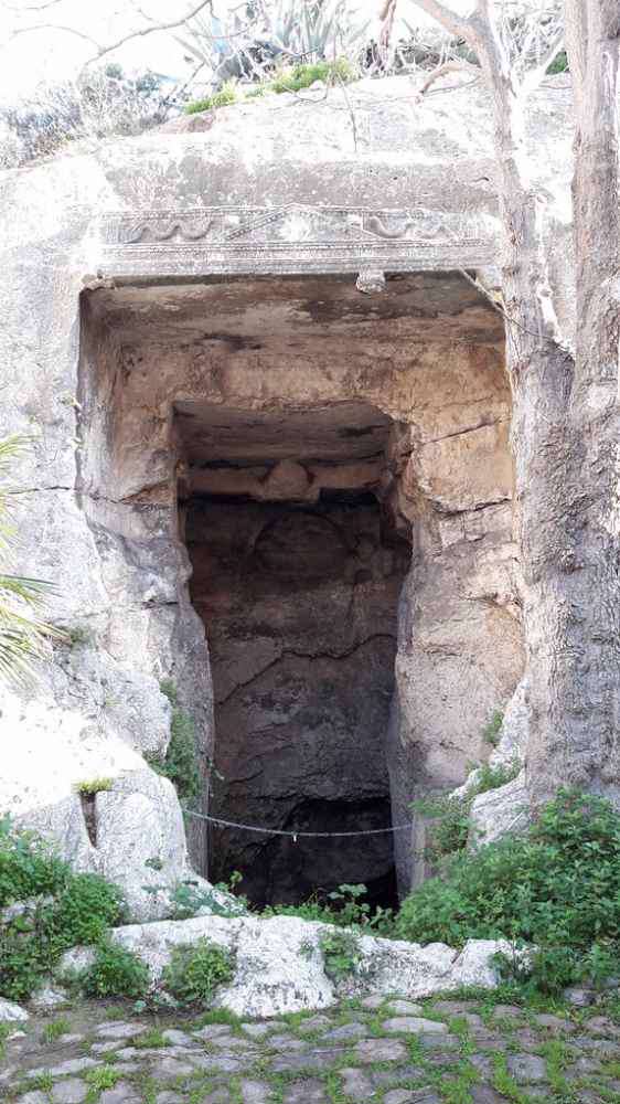 Cagliari, Grotta della Vipera
