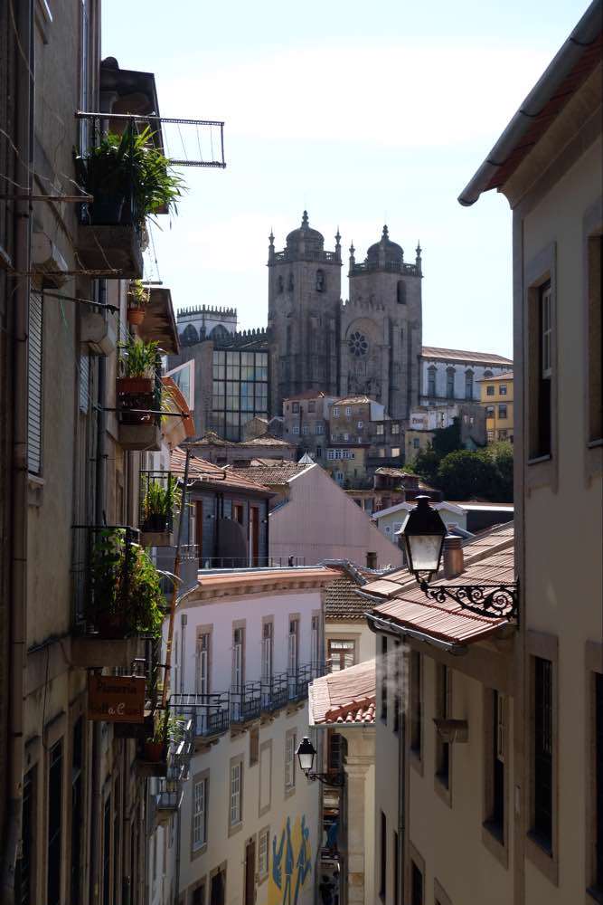 Porto, Praça da Trindade