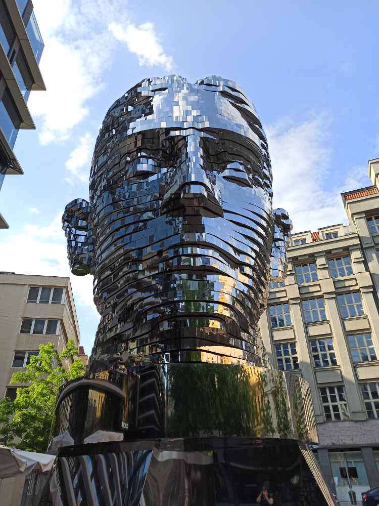 Hlavní město Praha, Franz Kafka - Rotating Head