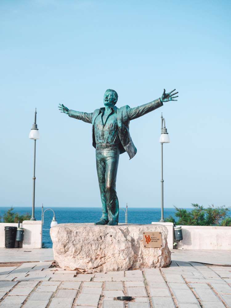 Polignano a Mare, Monumento a Domenico Modugno (1928-1994)