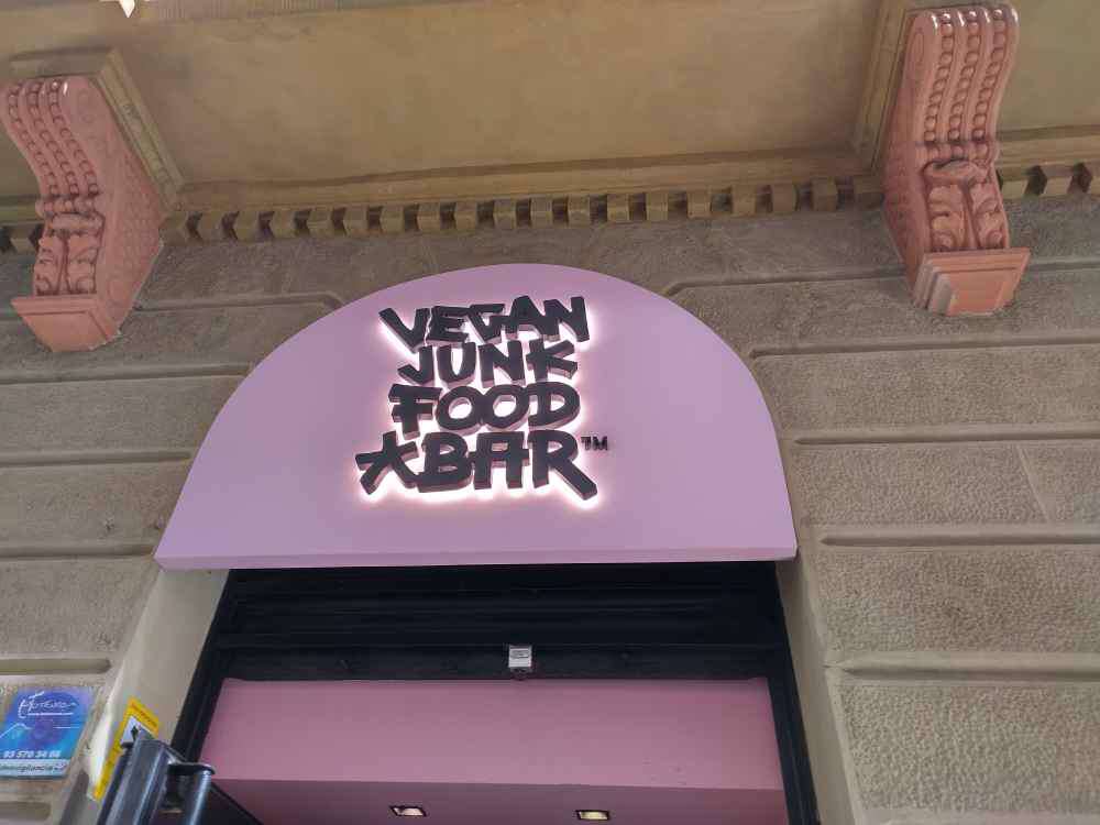 Barcelona, Vegan Junk Food Bar