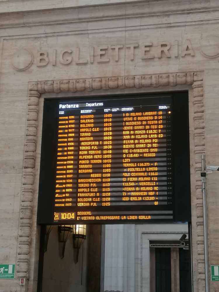 Milano, Milano Centrale Railway Station (Stazione Milano Centrale)