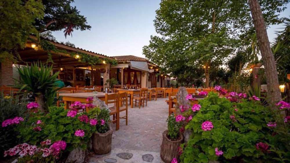 Agios Sostis, Scloubou's Tavern
