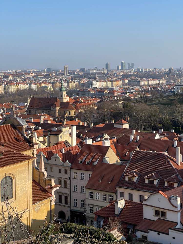 Hlavní město Praha, Ke Hradu
