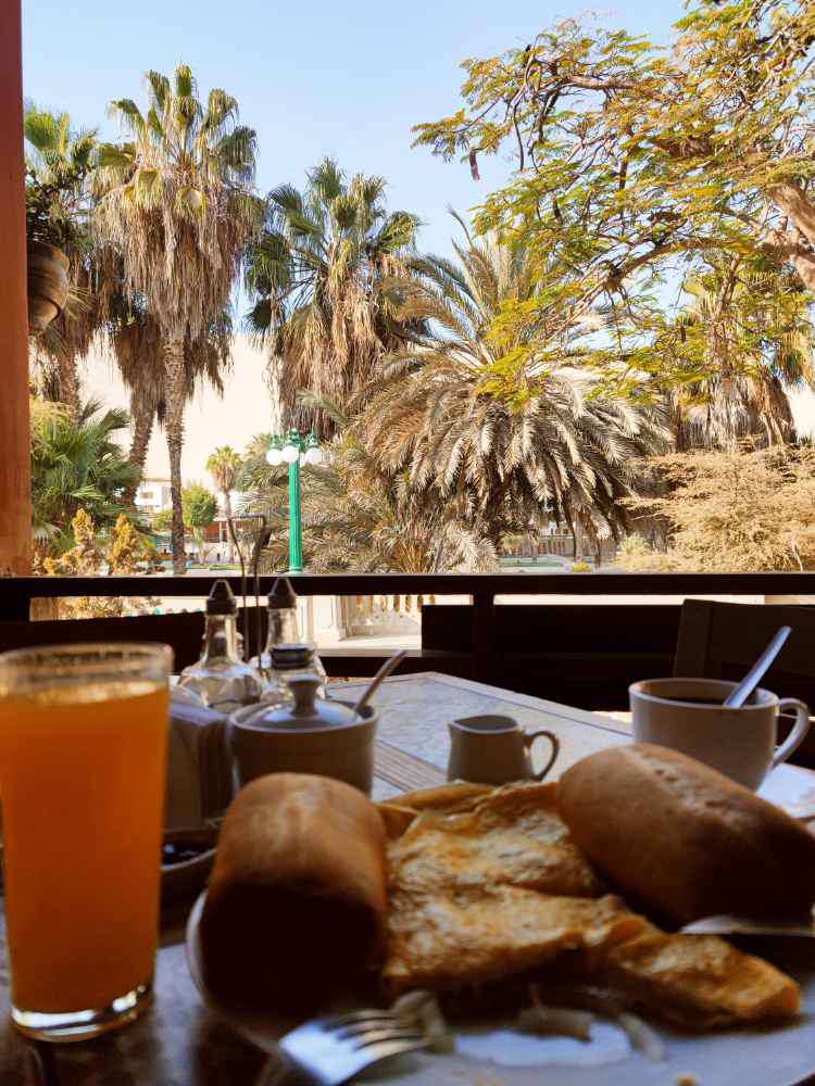 Huacachina, Wild Olive Tractor & Guest House