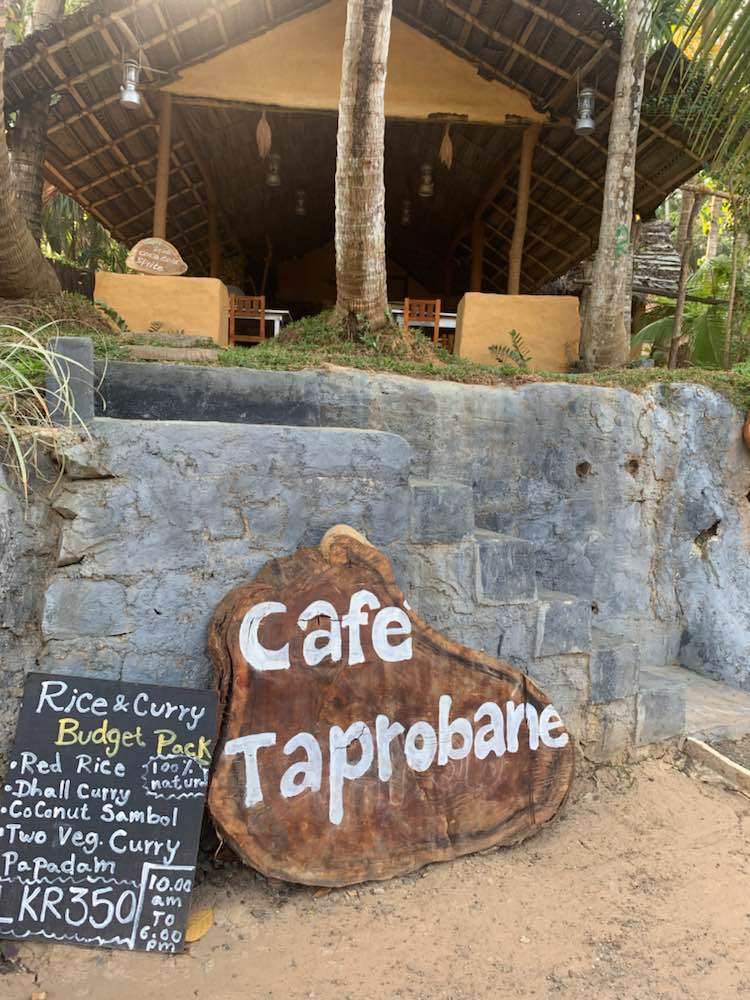 Dikwella, Café Taprobane
