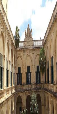 Valletta, Grandmaster Palace Courtyard