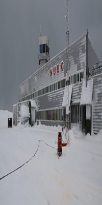 Nuuk, Nuuk Airport