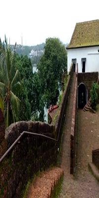 Goa, Reis Mogos Fort