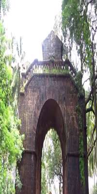 Goa Velha, Viceroys Arch
