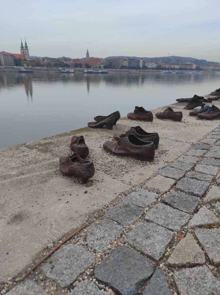 Budapest, Shoes on the Danube Bank (Cipők a Duna-parton)