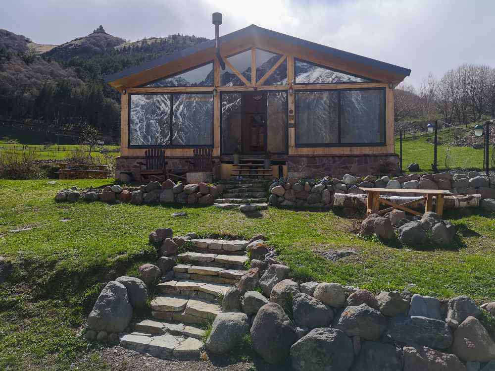 Stepantsminda, Kazbegi cabins