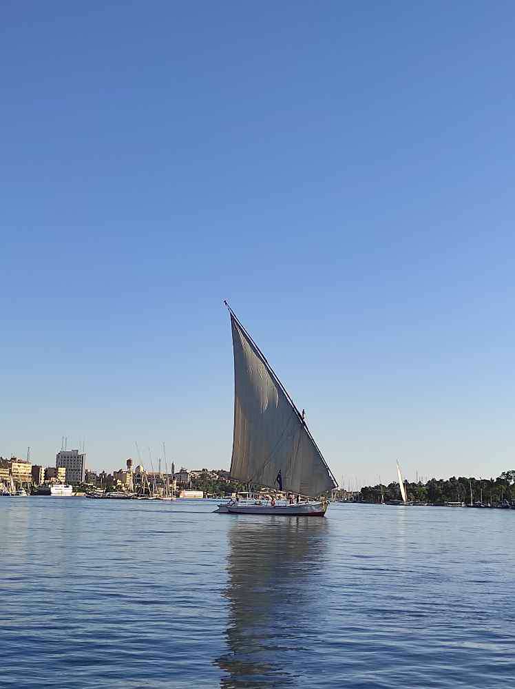 Qism Aswan, Felucca Sailing boat and motor boat And tour around Aswan