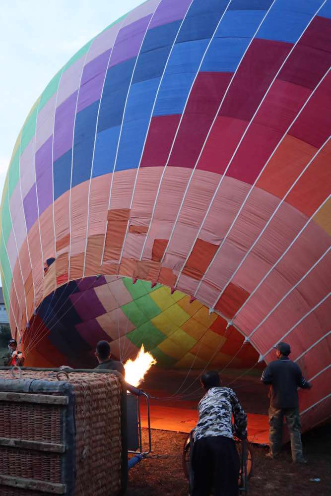 Vang Vieng, Ballooning in Vang Vieng