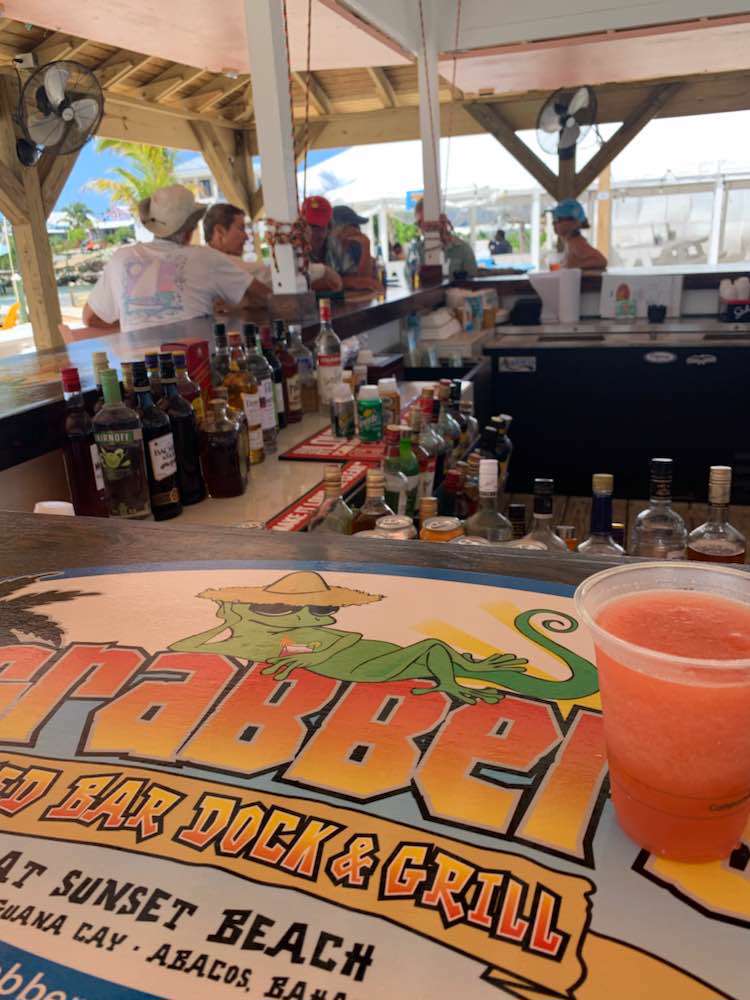 Great Guana Cay, Grabbers Bed Bar and Grill