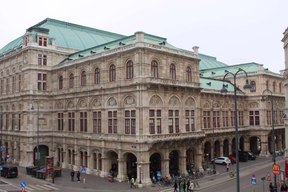 Wien, State Opera Alley Lodge
