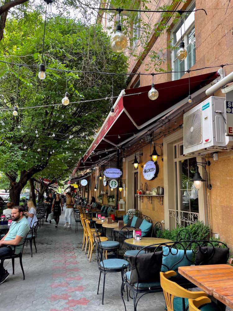 Yerevan, Malocco Cafe Cascade