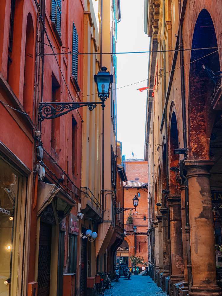 Bologna, Via Clavature